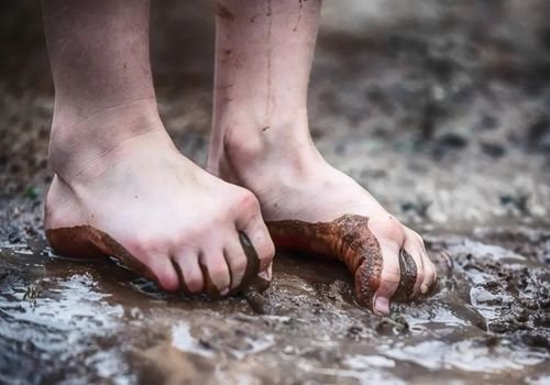 Çıplak Ayak İçin Nemli Toprak Ne İşe Yarar?