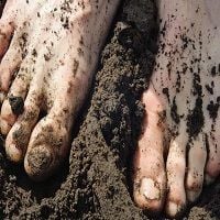 Çıplak Ayak ve Toprak